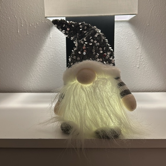 2 Silver Christmas Gnomes - Picture 9 of 9